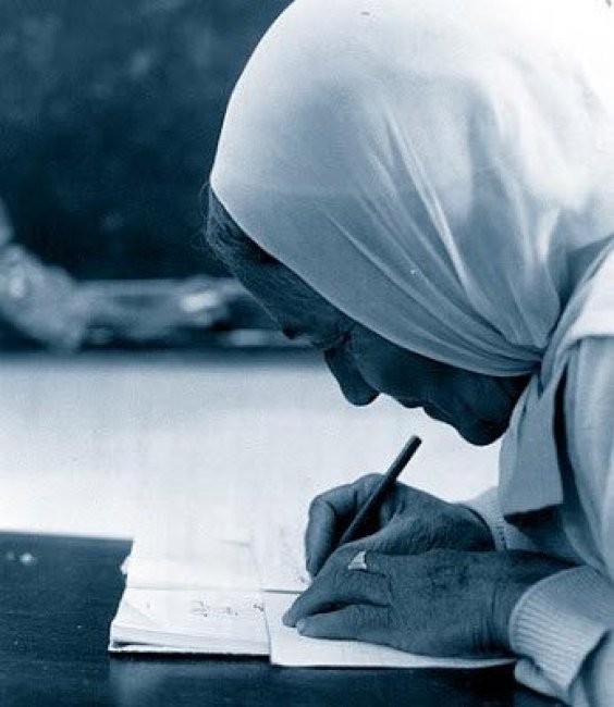 معدل الأمية بين الإناث حوالي ثلاثة أضعاف ونصف مثيلتها بين الذكور 