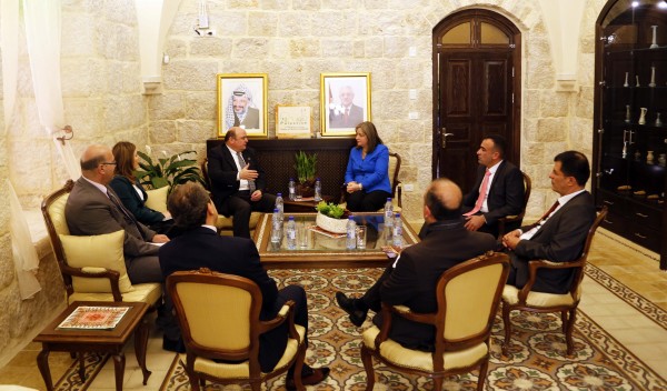 وزيرة السياحة ومحافظ سلطة النقد يبحثان إنشاء أول متحف فلسطيني للنقد