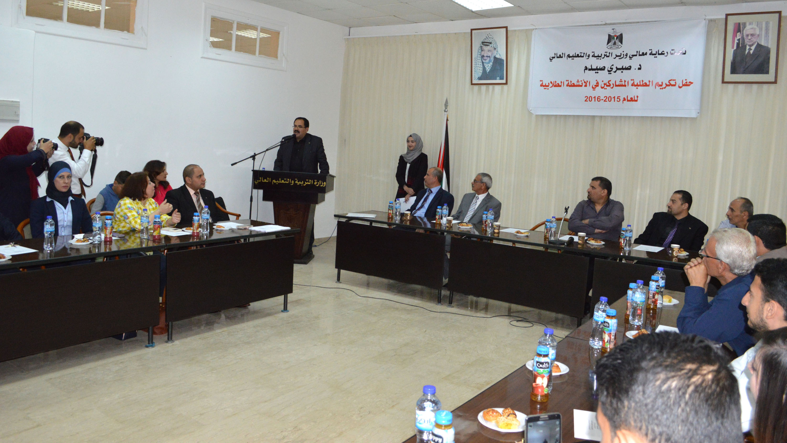 التربية تكرّم الطلبة المشاركين في الأنشطة الطلابية الإبداعية
