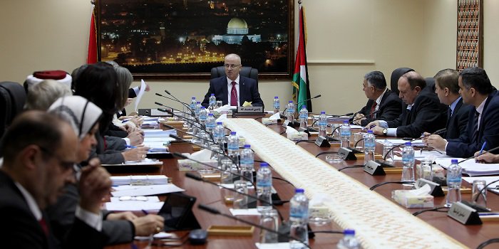 الحكومة: ازدواجية الوظيفة سيعقبه قرارات تتعلق بالموظفين
