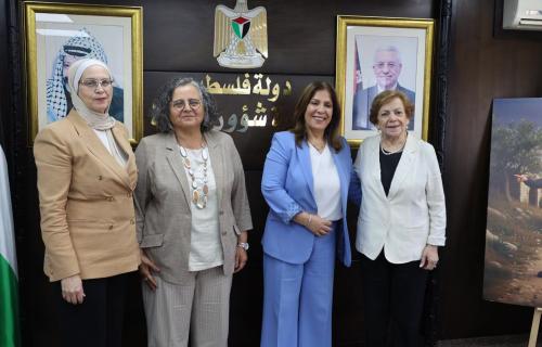 وزيرة شؤون المرأة تبحث مع النائبة عايدة توما سليمان قضايا المرأة الفلسطينية وسبل توثيق نضالاتها
