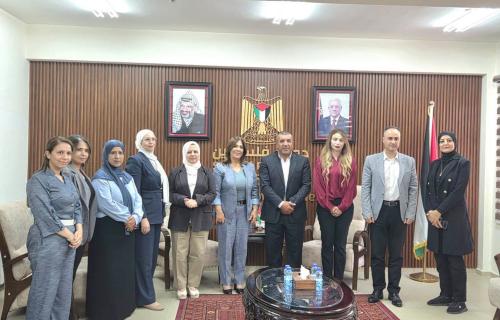 وزيرة شؤون المرأة ومحافظ محافظة الخليل يبحثان اولويات دعم النساء وتعزيز صمودهن
