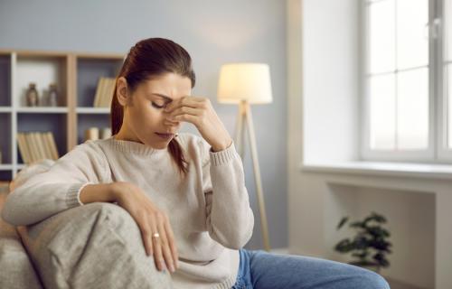 سيناريوهات في العقل لا تحدث في الواقع.. مختص يوضح كيف نواجه التفكير الزائد