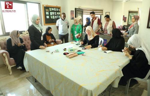 وفد من صندوق الأمم المتحدة للسكان يزور مساحة إبداع التابعة لمركز شؤون المرأة