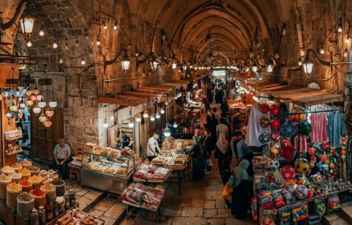 خوف وقلق دائم... نساء سوريا أمام معارك يومية لتأمين أبسط الاحتياجات