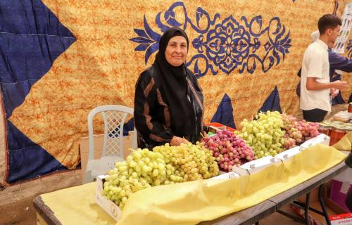 "أيام العنب".. موسمٌ يواجه الإغلاق ويبحث عن سوق