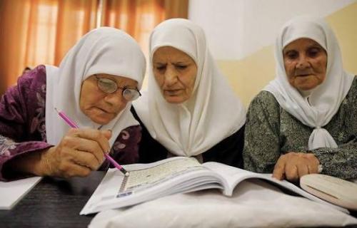 "الإحصاء": معدلات الأمية في فلسطين من الأقل في العالم
