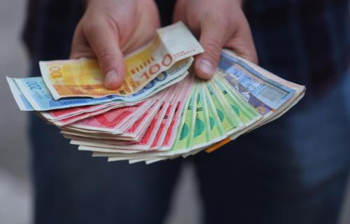فوائد الديون الحكومية تتضاعف إلى 800 مليون شيكل وتهدد الخدمات العامة.. المواطن والموظف يدفعان الثمن