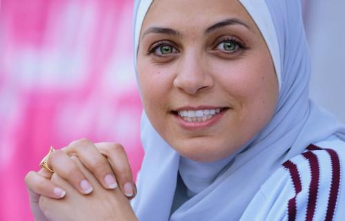 المدربة الرياضية الدكتورة آيات يوسف تقدم النصائح.. عندما يطرق الخطر باب المرأة.. متى تواجه ومتى تهرب؟