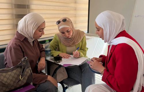 "نساء إف إم" تنفذ تدريب إعلامي حول التغطية الحساسة للنوع الاجتماعي وتقنيات التحقق من الحقائق