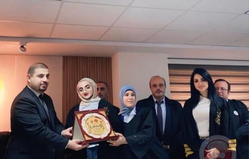 خريجة جامعة القدس إسلام التلاحمة تحصد المركز الأول فلسطينيا في مسابقة المرافعات الصورية لنقابة المحامين