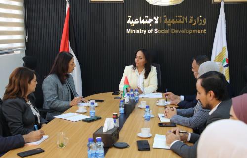 التنمية الاجتماعية و«مفتاح» تبحثان تعزيز الشراكة لدعم الأسر وتمكين النساء اقتصادياً
