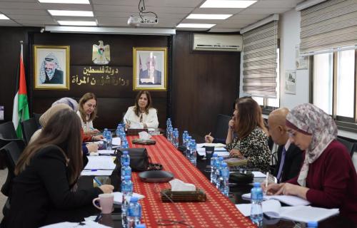 الخليلي: تكامل الجهود الحكومية وتطوير السياسات الوطنية ركيزة للنهوض بأوضاع النساء والفتيات