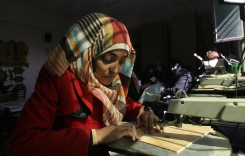 حموضة لـ"نساء إف إم": الأزمة الاقتصادية تدفع عاملات لقبول أجور أقل وأعمال غير منظمة