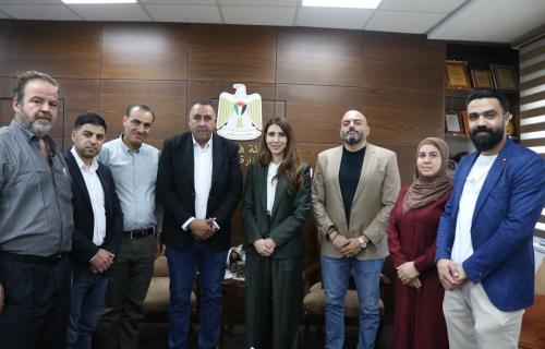 وزيرة العمل تلتقي نقابة أصحاب شركات ومصانع ومستودعات التجميل لتعزيز السلامة المهنية وتنظيم القطاع