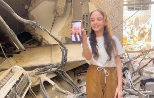 بهاتف و1.4 مليون متابع.. الطفلة نسرين من غزة ضمن أفضل 8 صناع محتوى بالعالم