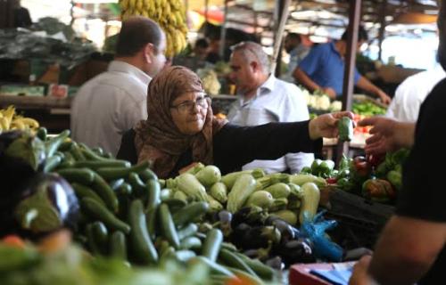 الخبير الاقتصادي الدكتور هيثم دراغمة يحذّر عبر نساء إف إم: تراجع المساعدات واعتداءات المستعمرين يفاقمان الفقر والجوع في الضفة الغربية
