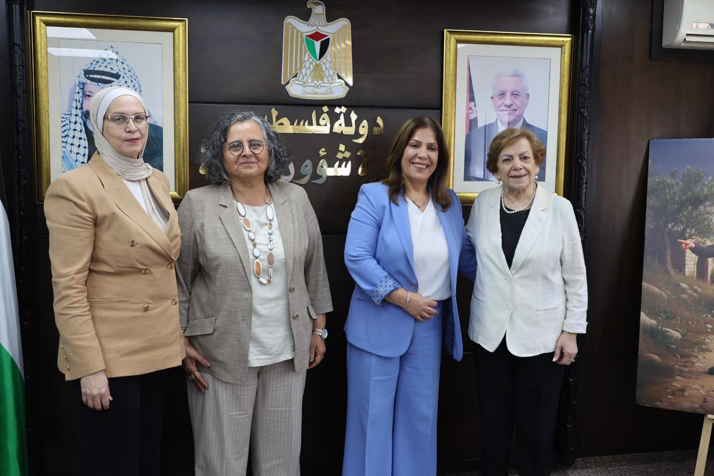 وزيرة شؤون المرأة تبحث مع النائبة عايدة توما سليمان قضايا المرأة الفلسطينية وسبل توثيق نضالاتها