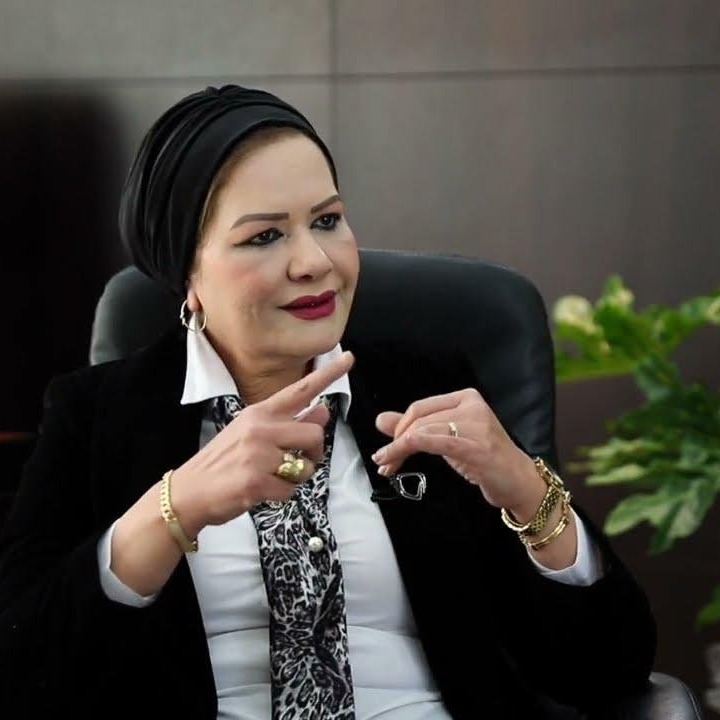 مي أبو عليا.. رحلة امرأة من الأرقام إلى مواقع القرار