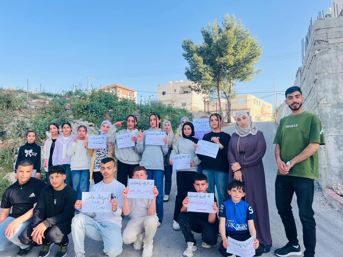 من "القاعدة المجتمعية إلى العالم".. مبادرة شبابية لمواجهة حرق النفايات الإلكترونية في دير سامت