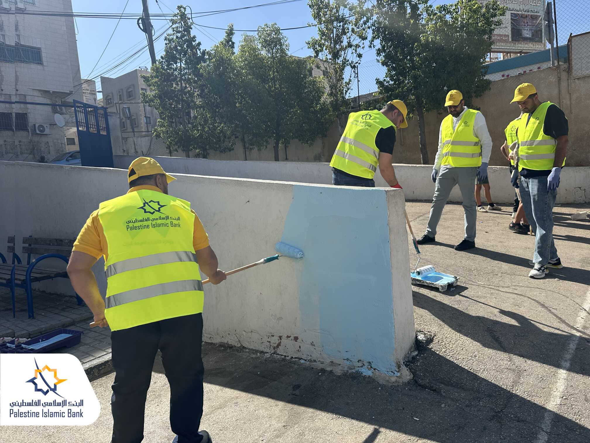 استعداداً لاستقبال العام الدراسي الجديد البنك الإسلامي الفلسطيني ينفذ أنشطة تطوعية في عدة مدارس