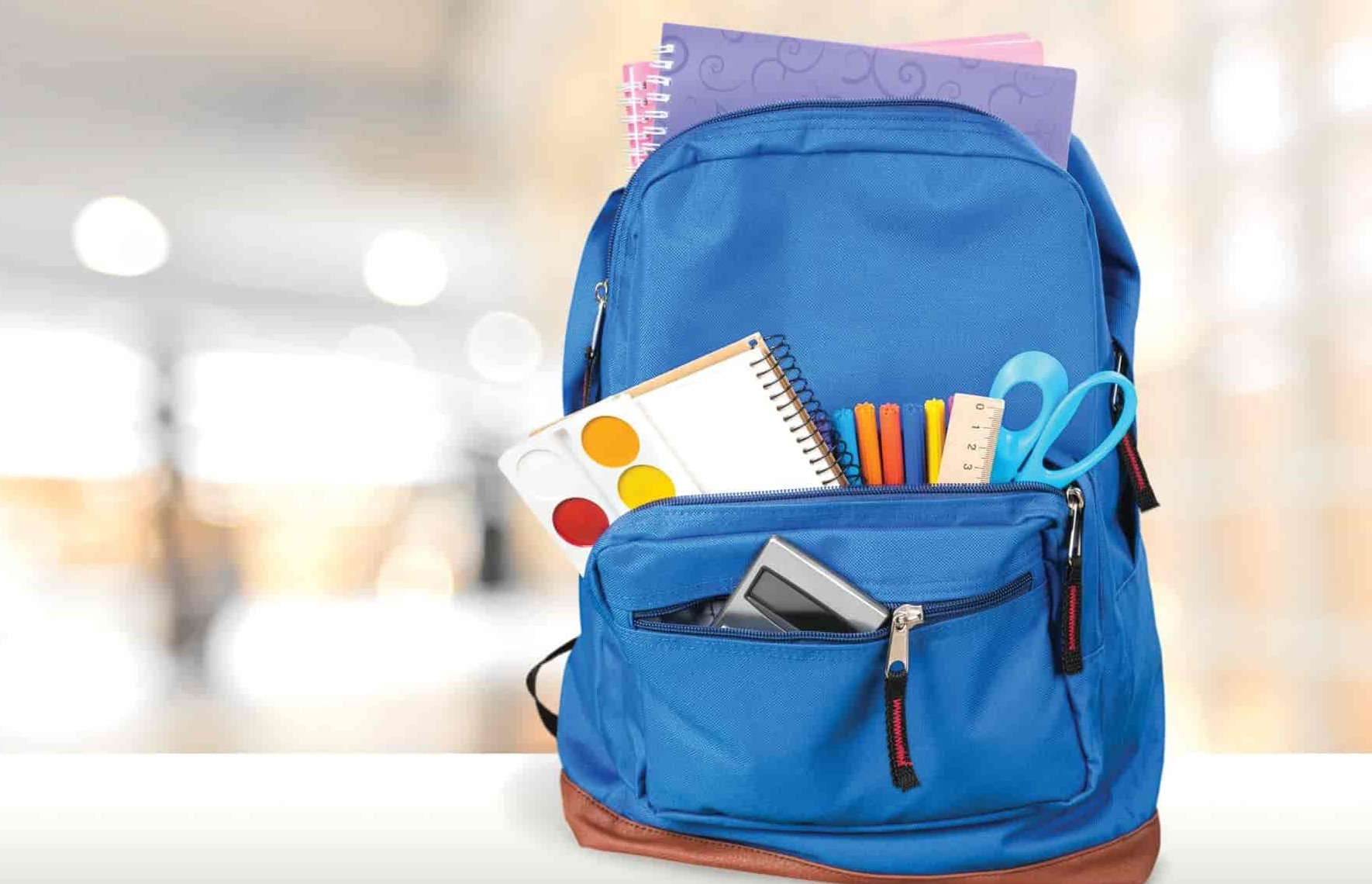 "شنطة أمل على ظهر طفل.. مبادرة في قلقيلية تخفف عن العائلات أعباء العام الدراسي"