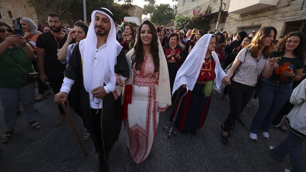 الأسرة الفلسطينية تحت الضغط.. تراجع الزواج وتصاعد الخلافات الزوجية