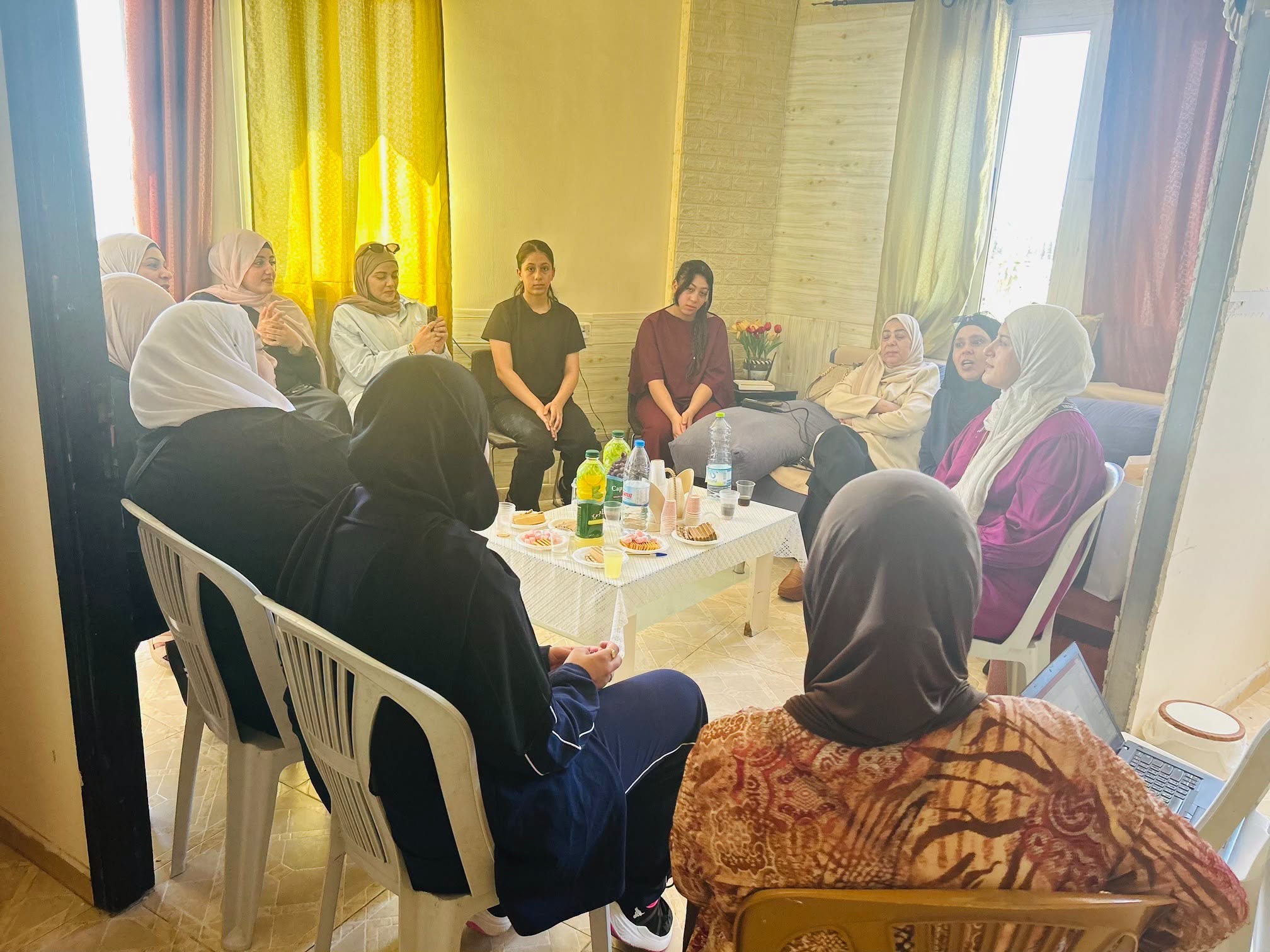 المركز الفلسطيني لقضايا السلام والديمقراطية ينفذ جلسة تدريبية لجمعية النهضة لتنمية المرأة والطفل في بيت لحم