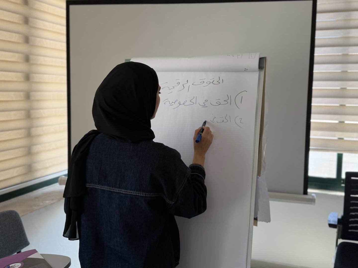 "نساء إف إم" تدرب طاقمها وصحفيات على مواجهة المخاطر الرقمية وحماية الحسابات
