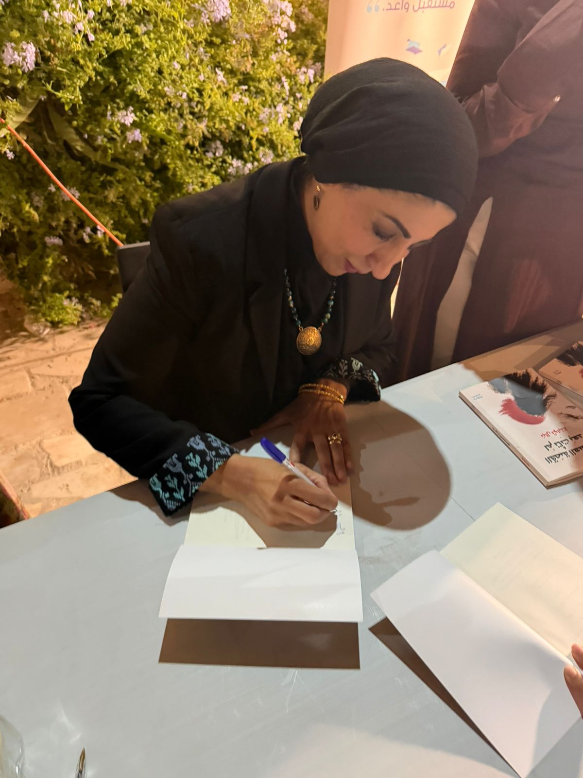 "القصة العشرون لم تأتِ بعد".. نبال ثوابتة تروي وجع النساء الفلسطينيات بلا أقنعة !