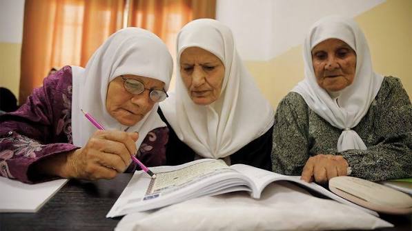 "الإحصاء": معدلات الأمية في فلسطين من الأقل في العالم