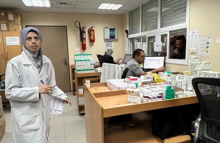 أزمة الأدوية في الضفة الغربية تتفاقم: ديون الحكومة تهدد استمرار التوريد حتى نهاية 2026