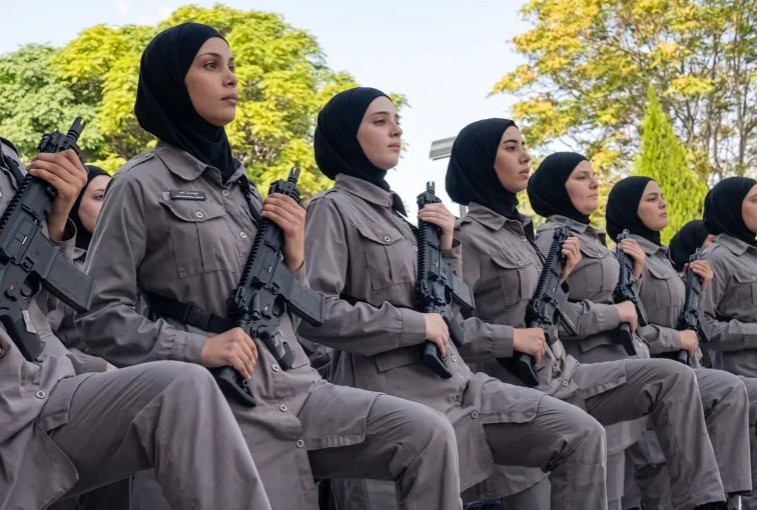 سوريات يحملن السلاح.. فهل تبدأ المرأة دورا جديدا في الشرطة؟