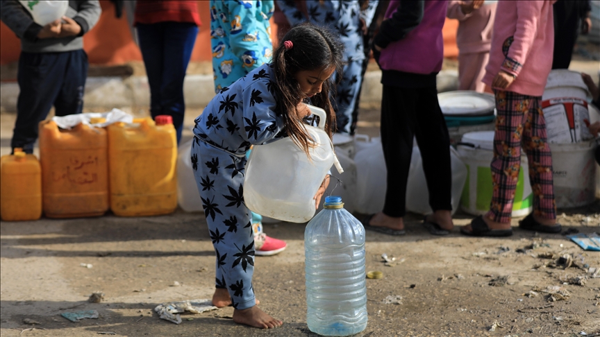 المياه في غزة.. معاناة يومية تثقل كاهل النساء والنازحين