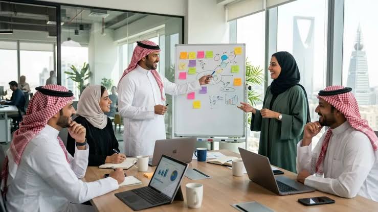 مستشار التنمية البشرية الدكتور أكرم عثمان : إتيكيت العمل يجمع بين الكفاءة والأخلاق واحترام الآخرين