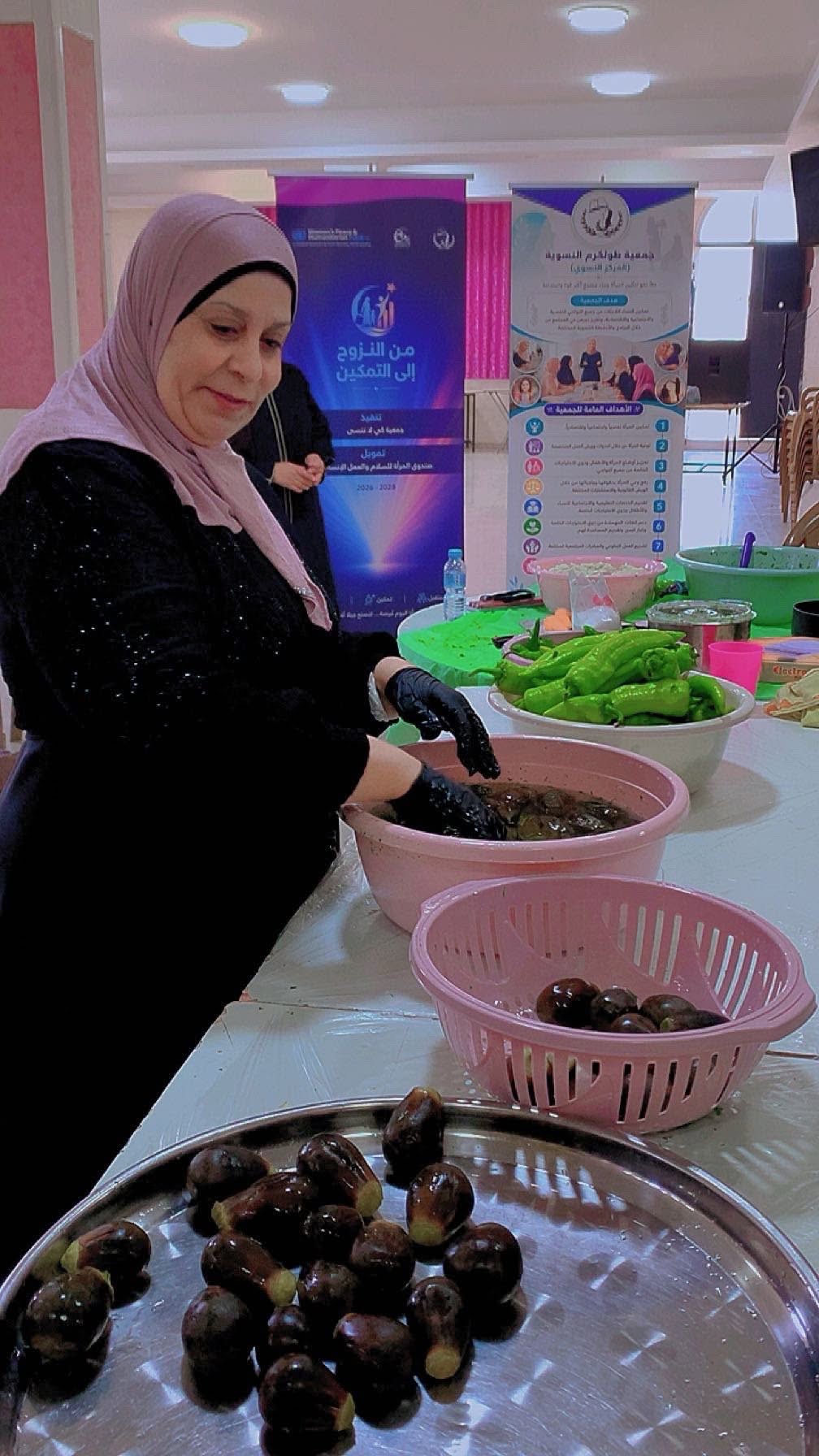 من الصعوبات الى فرص الإنتاج: نساء مخيم طولكرم يرسمن مسارات جديدة للإستقلال الإقتصادي.