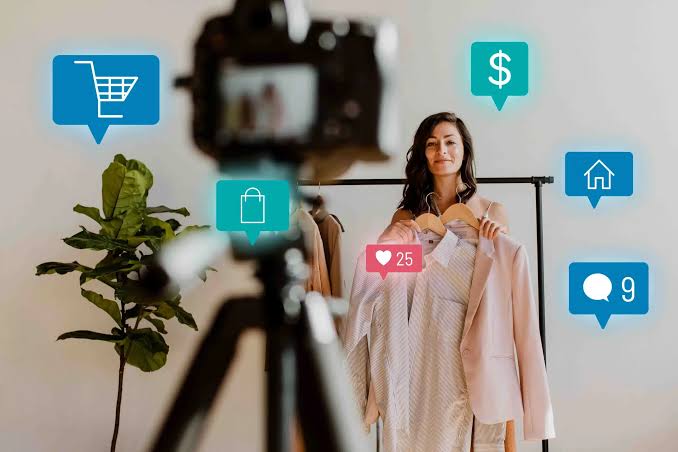 التسويق عبر المؤثرين.. كيف تختار صاحبة المشروع المؤثر المناسب لترويج منتجاتها؟