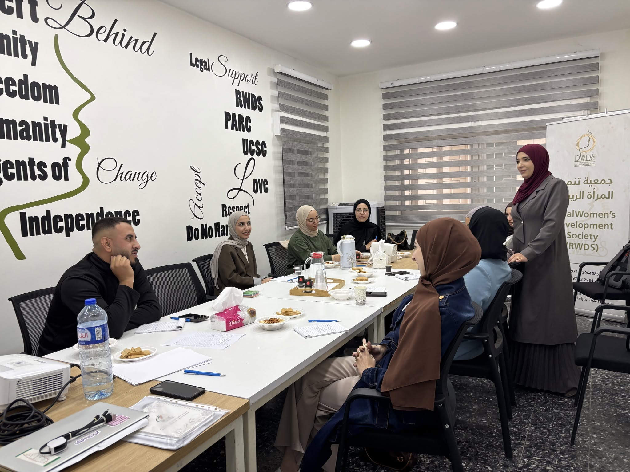 جمعية تنمية المرأة الريفية تنفذ تدريبًا متخصصًا في التسويق والتحوّل الرقمي لخريجات وخريجي التسويق في محافظة بيت لحم