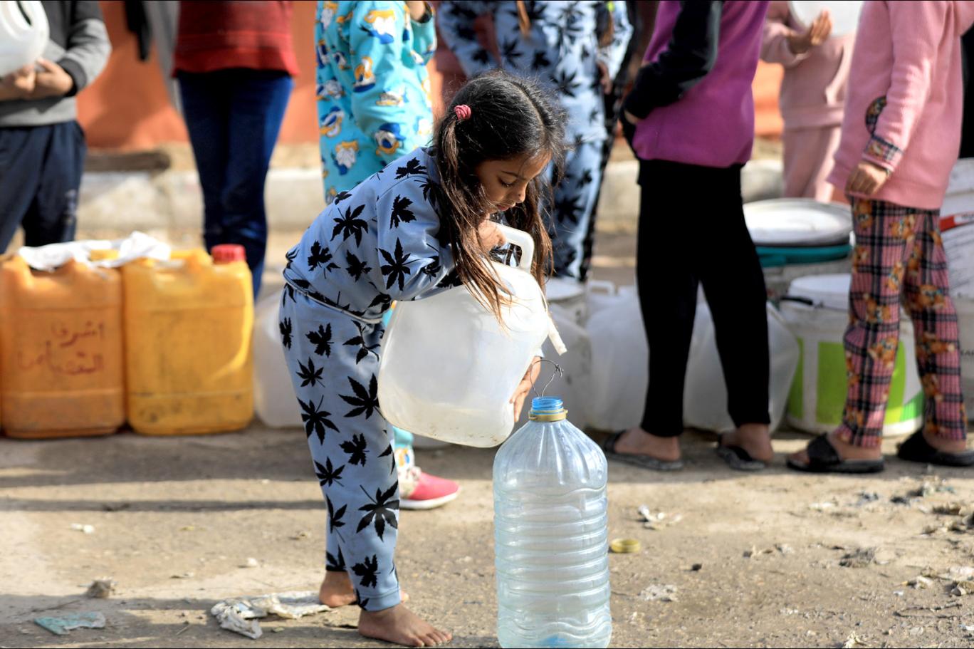 العطش في غزة.. معاناة تتفاقم تحت وطأة التضليل