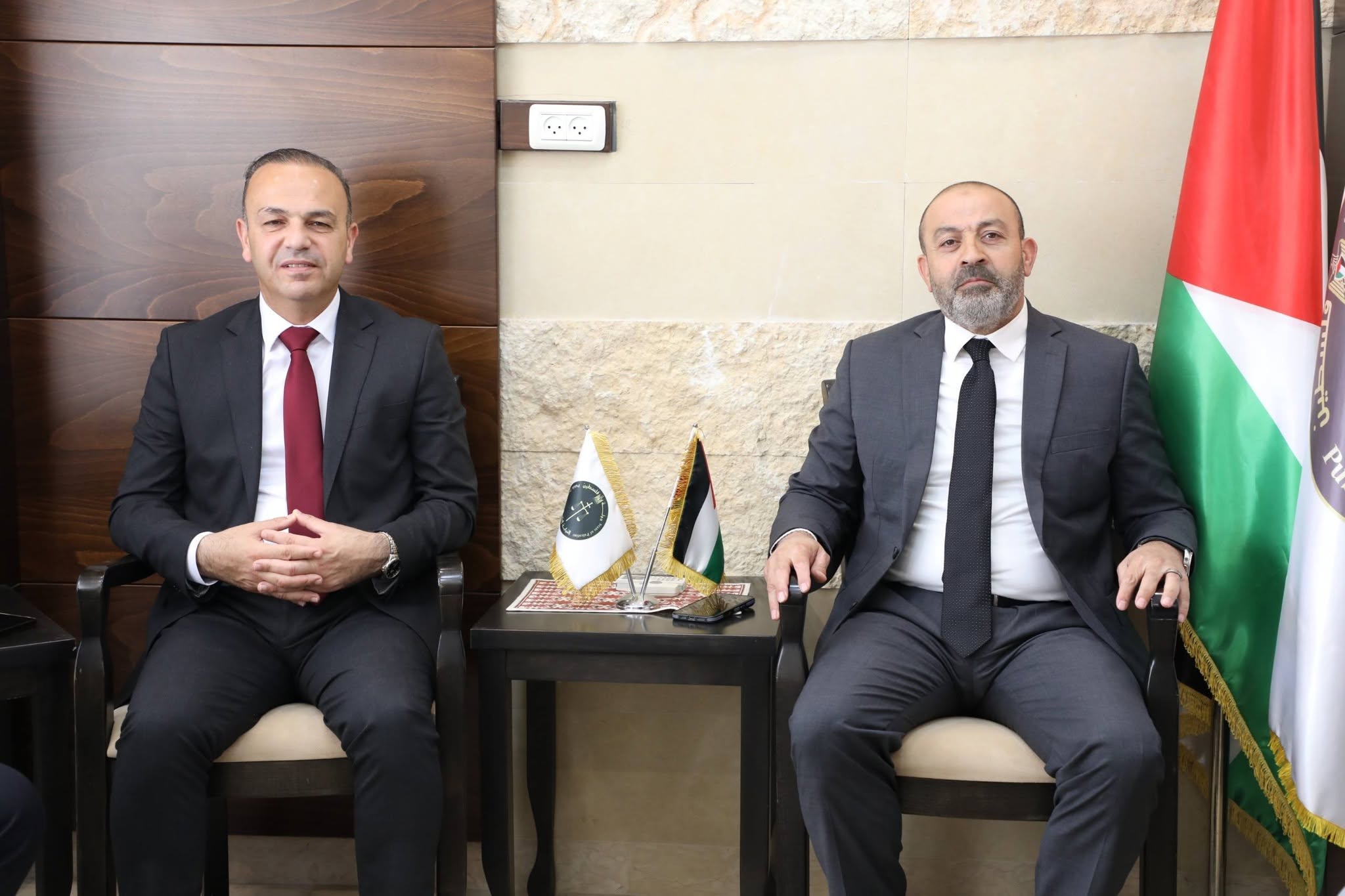 النائب العام يبحث مع رئيس بلدية الخليل تعزيز سيادة القانون وحماية الممتلكات العامة والخاصة