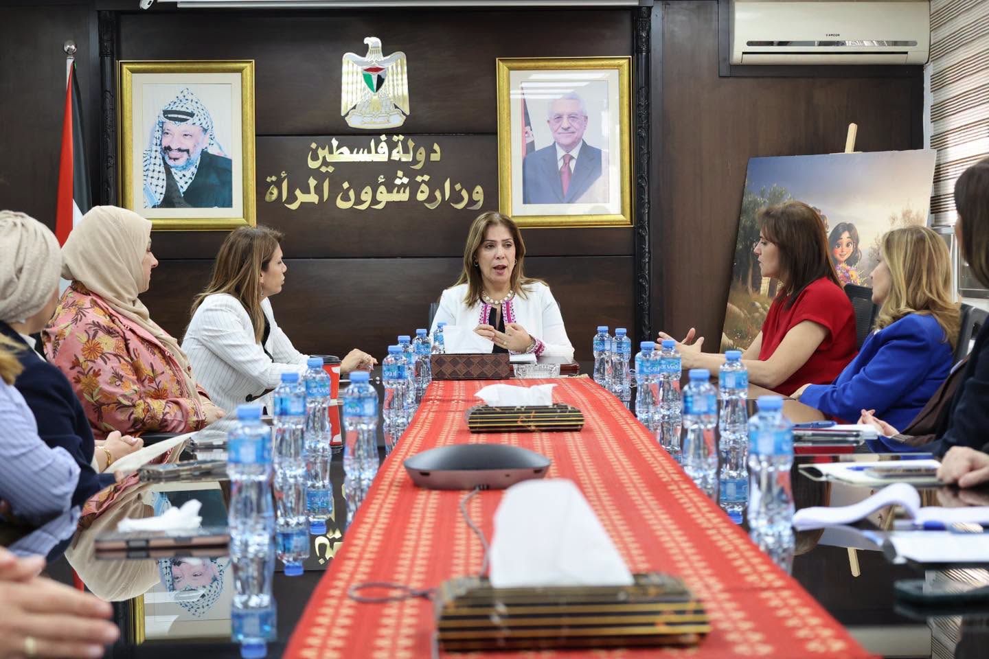 وزيرة شؤون المرأة تبحث مع شبكة سيدات الأعمال والمهنيات تعزيز الشراكة والتمكين السياسي والاقتصادي للمرأة